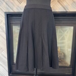 St. John Collection  Skirt A-Line Midi Black Career Size 4‎